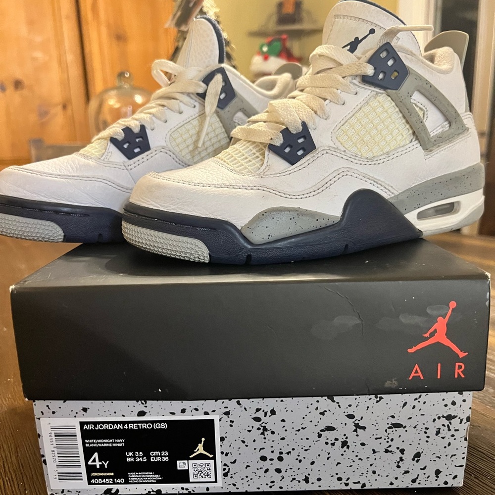 Air Jordanian 4 Retro (GS) size 4Y